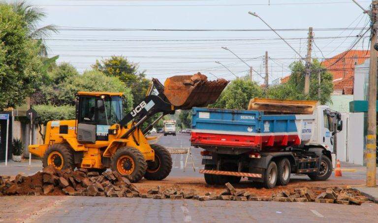 TRÊS LAGOAS: Prefeitura realiza revitalização de trecho da Rua Coronel João Gonçalves de Oliveira