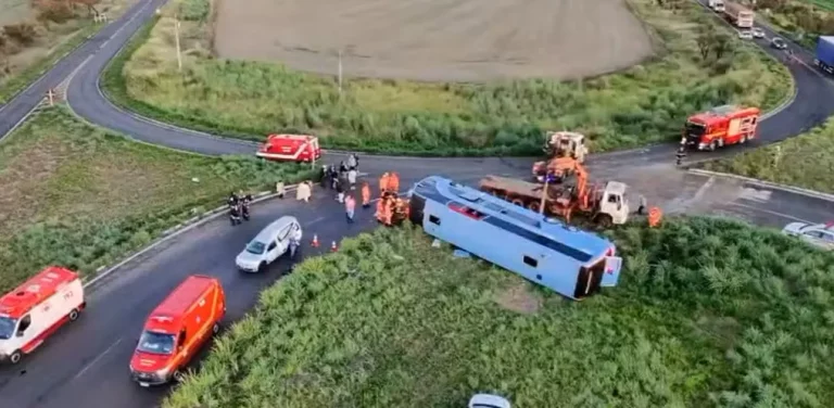 BRASIL: 10 pessoas morrem em acidente com ônibus nesta terça-feira